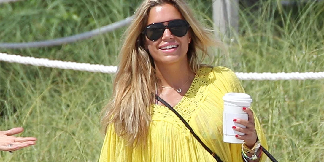 5 κομψά καφτάνια από την Η&Μ για stylish εμφανίσεις στην παραλία