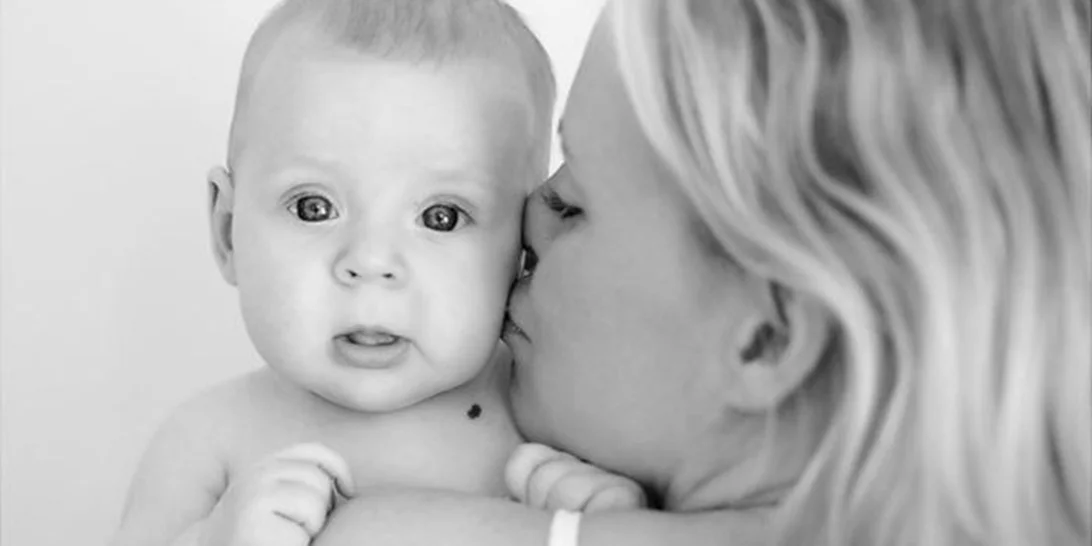 Είμαστε κι εμείς, που δεν έχουμε κανέναν να κρατήσει τα παιδιά μας