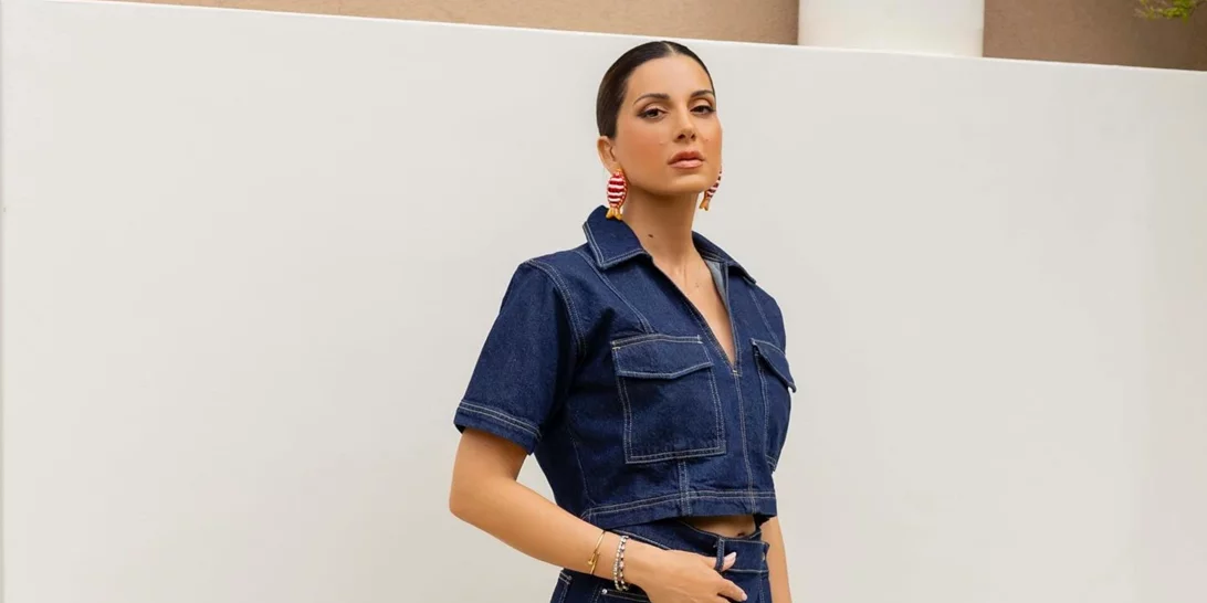 Η Σταματίνα Τσιμτσιλή φόρεσε τη mini τζιν φούστα από Zara που κολακεύει τέλεια τα πόδια