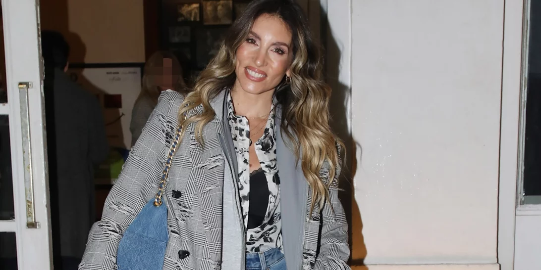 Αθηνά Οικονομάκου | Girls night με τις φίλες της στο θέατρο