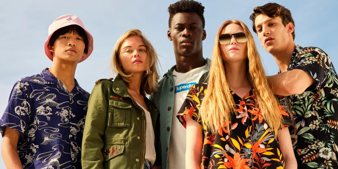 Στη καλοκαιρινή καμπάνια της Superdry θα βρεις όσα σου έλειψαν