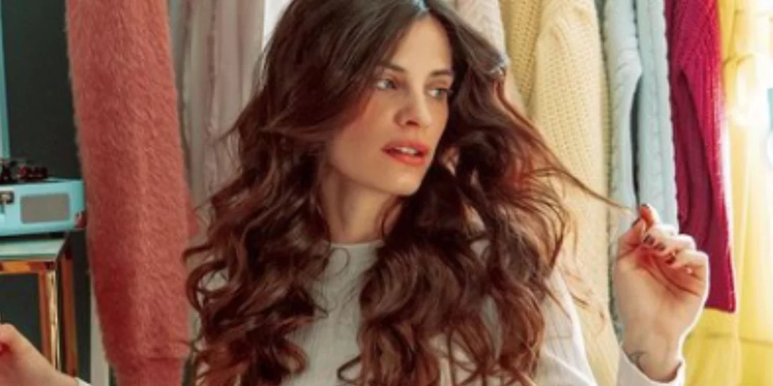 Χριστίνα Μπόμπα | Τα girly χτενίσματα που προτιμά στην πρώτη της εγκυμοσύνη