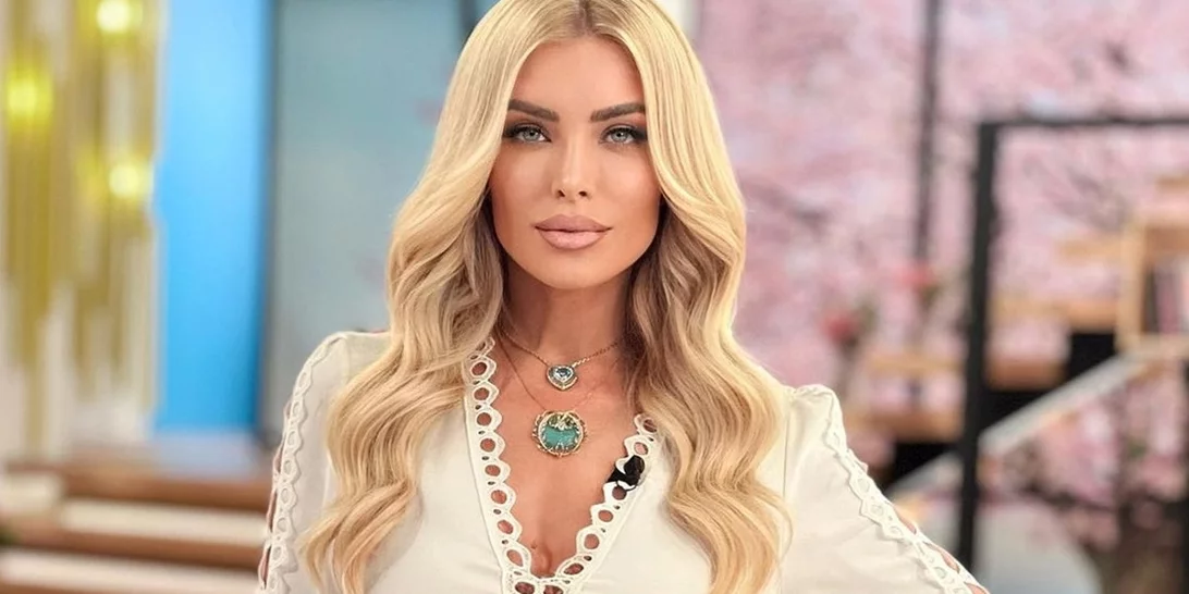 Πώς θα φορέσεις στο γραφείο το double denim | Η chic πρόταση της Κατερίνας Καινούργιου