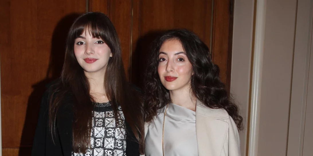 Η Δανάη και η Αμαλία Κούστα σε βραδινή έξοδο | Η απίστευτη ομοιότητά τους με τον πατέρα τους, Γιάννη Κούστα