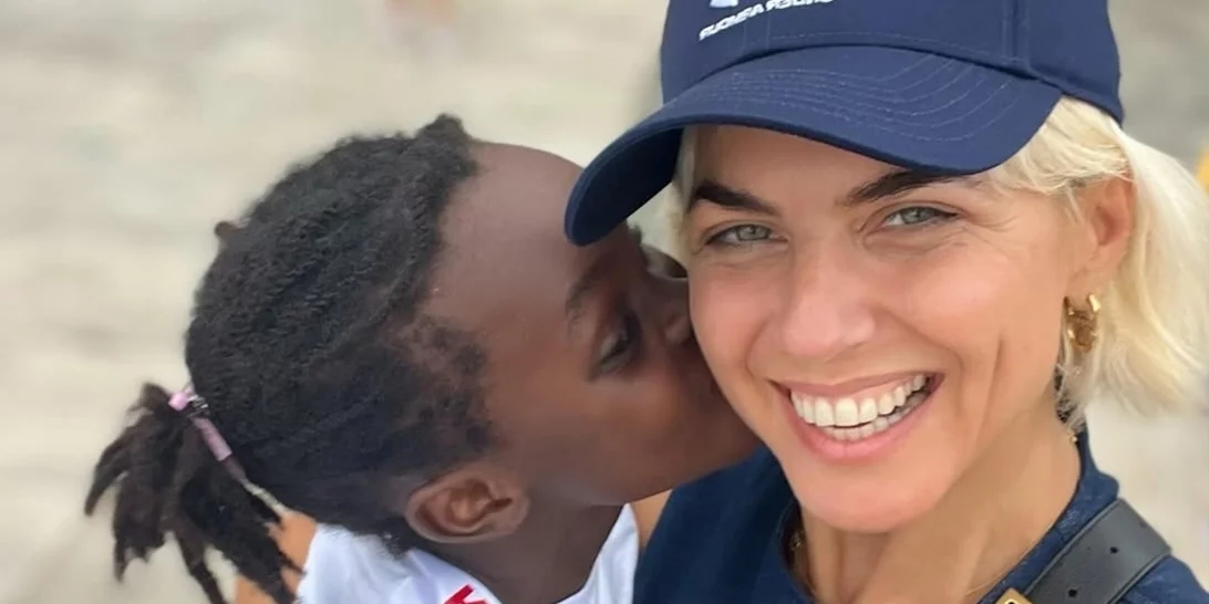 Χριστίνα Κοντοβά και Έιντα σε ανέμελες στιγμές στη Σκόπελο | Λατρέψαμε το μαγιό της κόρης της