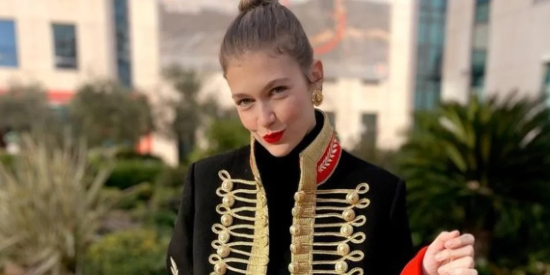 Κλέλια Ανδριολάτου | Το ιδιαίτερο δώρο που δέχθηκε από θαυμαστή και η τέλεια λεπτομέρεια στο σαλόνι του σπιτιού της