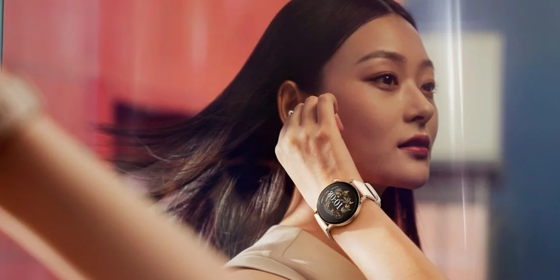 Huawei Watch Gt4 μαζί με κόσμημα "Doukissa Nomikou Collection"