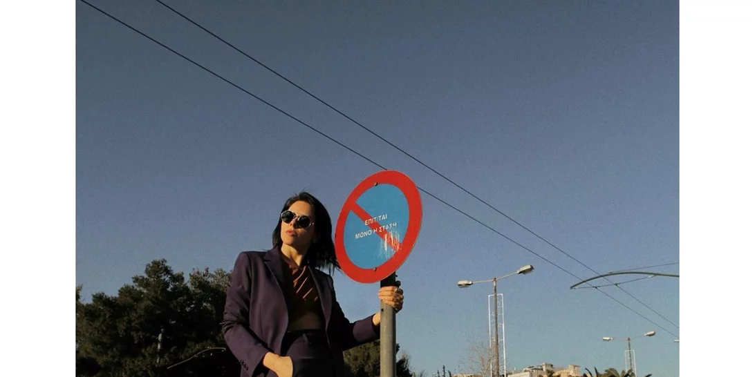 Πώς θα δημιουργήσεις ένα σύγχρονο look με κοστούμι; Η Έλενα Γαλύφα δείχνει τον τρόπο