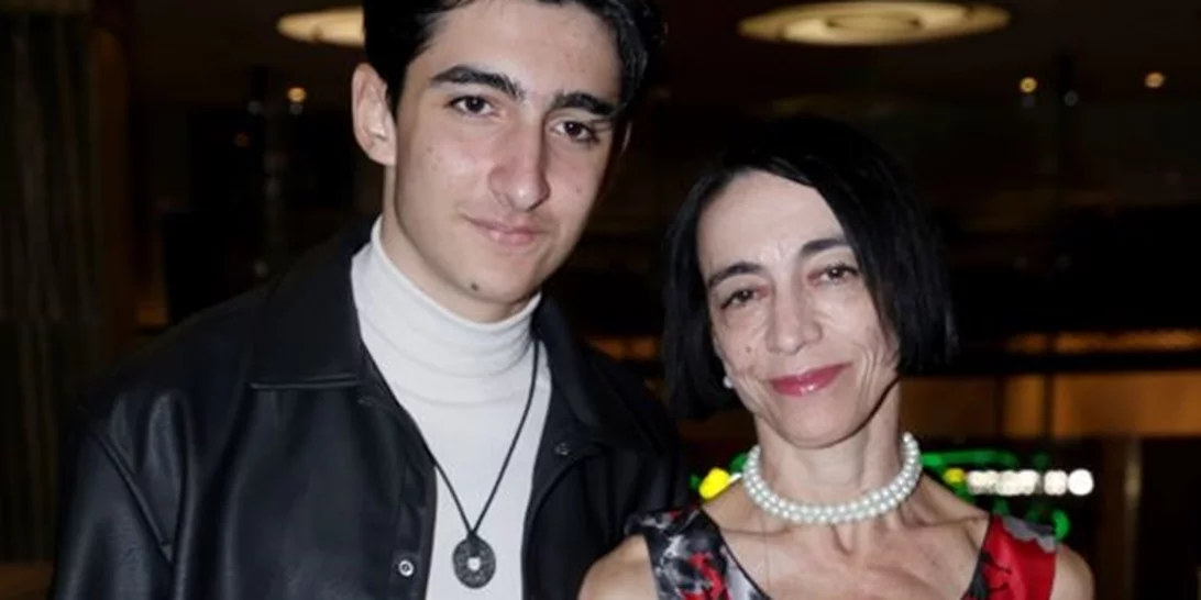 Με πουέντ και tutu η Έλενα Τοπαλίδου | Οι πιρουέτες μέσα στο ασανσέρ