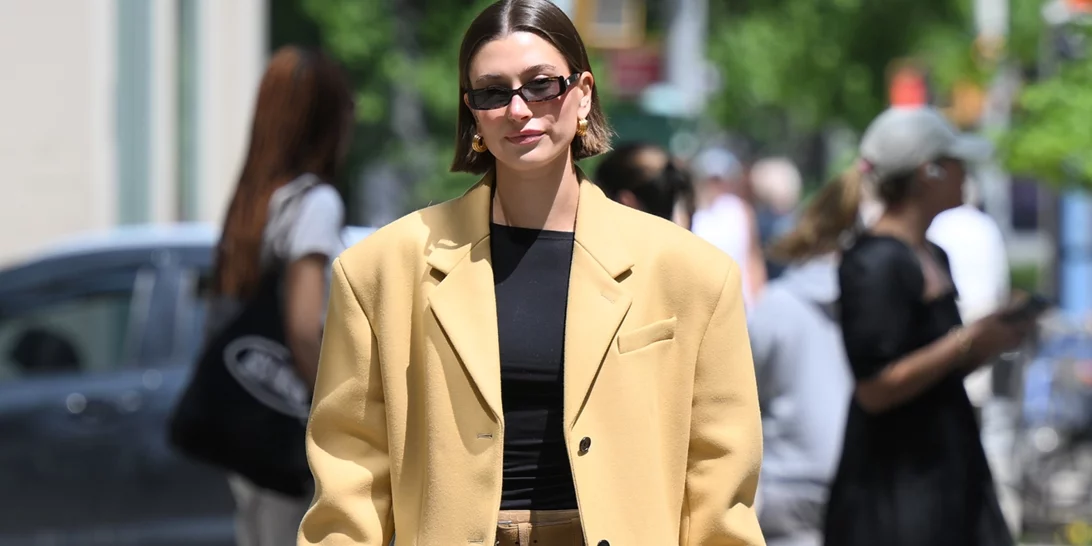 Hailey Bieber | Όλοι οι stylish τρόποι που έχει εντάξει την πιο hot τάση της χρονιάς στα looks της