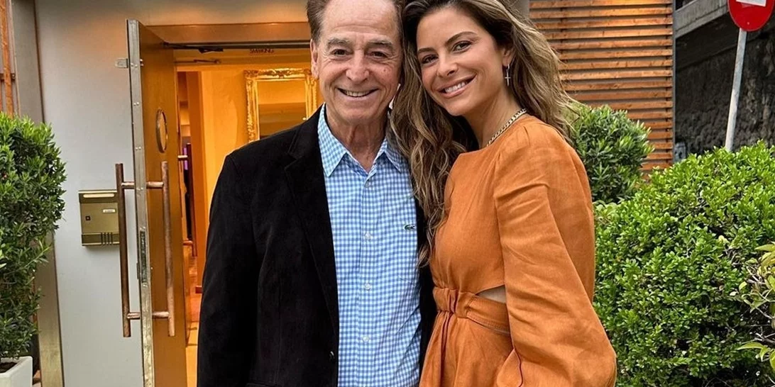 Η Μαρία Μενούνος μαγειρεύει με τον πατέρα της στην (ατελείωτη) κουζίνα της