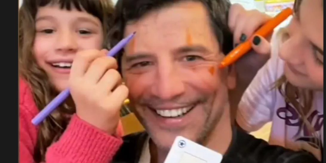 Αναστασία και Αριάδνη Ρουβά | Βάφουν τον μπαμπά τους και γίνονται viral (pic)