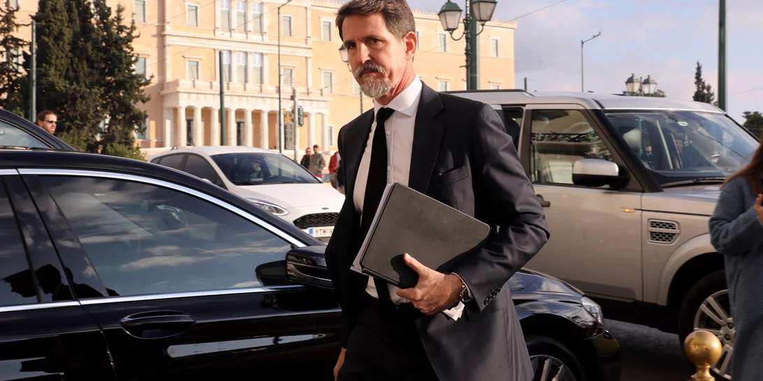 Παύλος Γλύξμπουργκ | Ταξίδεψε με πλοίο από την Ιταλία για να περάσει την Πρωτοχρονιά στην Ελλάδα