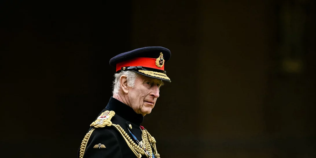 O Κάρολος και η Καμίλα σε άμαξα στη μεγαλειώδη παρέλαση Trooping the Colour - Chic η βασίλισσα