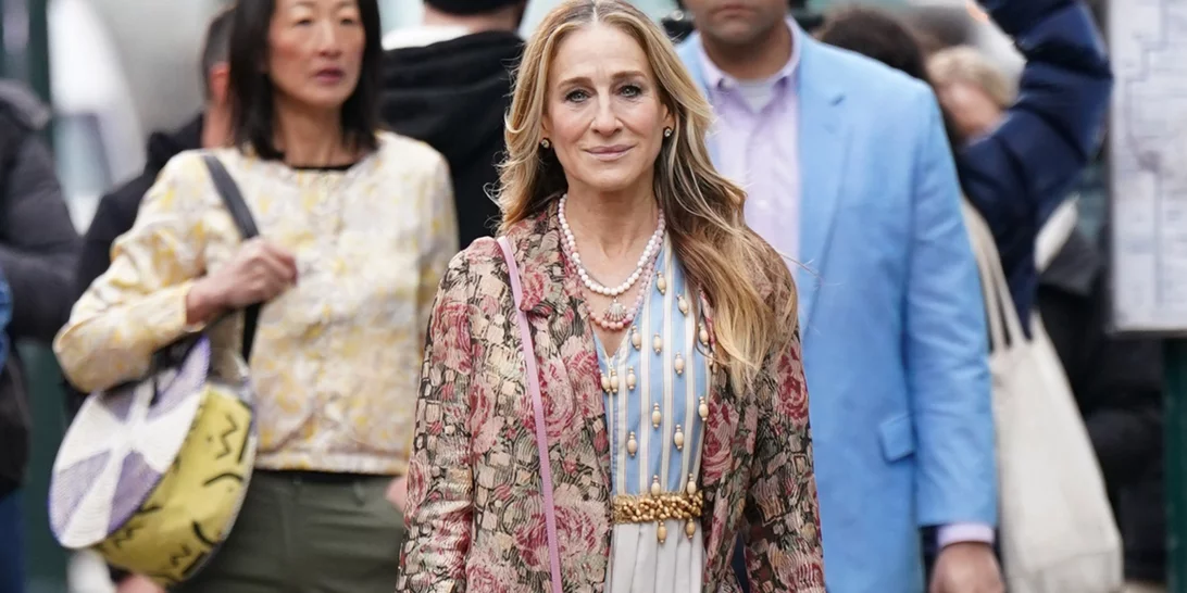 Η Carrie Bradshaw θα τα λάτρευε | Αυτά είναι τα πέδιλα από τη Zara που θα ενθουσιάσουν κάθε shoe lover
