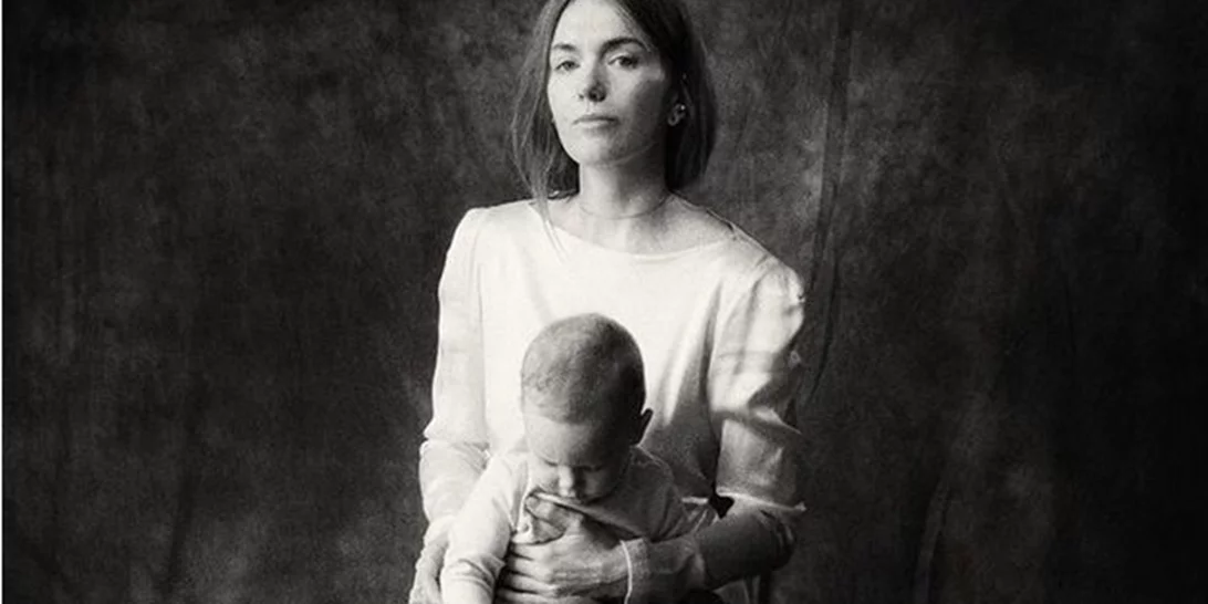 "Τη μια στιγμή προετοιμαζόμουν για την Εβδομάδα Μόδας στο Παρίσι, την άλλη ήμουν πρόσφυγας"