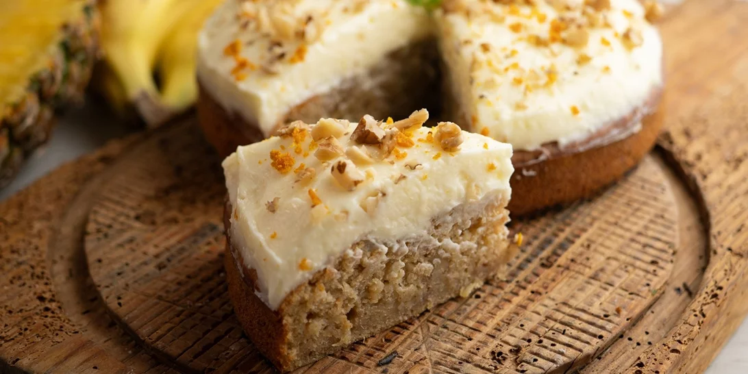 Κέικ μελομακάρονο: Το viral γλυκό που φέρνει τις γιορτές σε κάθε μπουκιά