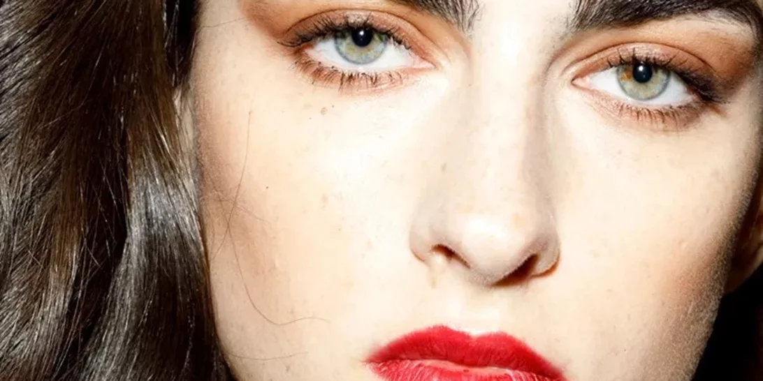 5 αλάνθαστες συμβουλές για να δημιουργήσεις ένα sexy βραδινό μακιγιάζ