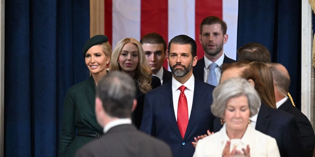 Ο γερουσιαστής με το σορτς, το απρόοπτο με την Underwood κι άλλα 3 πράγματα που σημάδεψαν την ορκωμοσία Trump