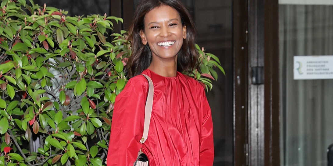 Τα κόκκινα φορέματα είναι μία από τις hot τάσεις για την άνοιξη 2023