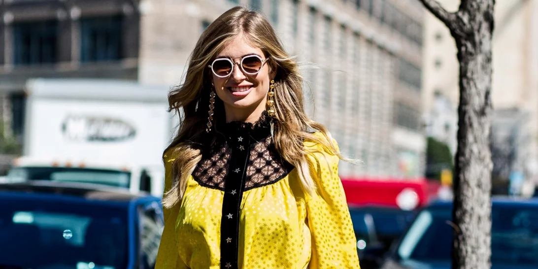 Δεν αποχωρίζεσαι τα λευκά sneakers;  Αυτά τα παπούτσια θα σε κάνουν να τα αφήσεις για λίγο στη ντουλάπα