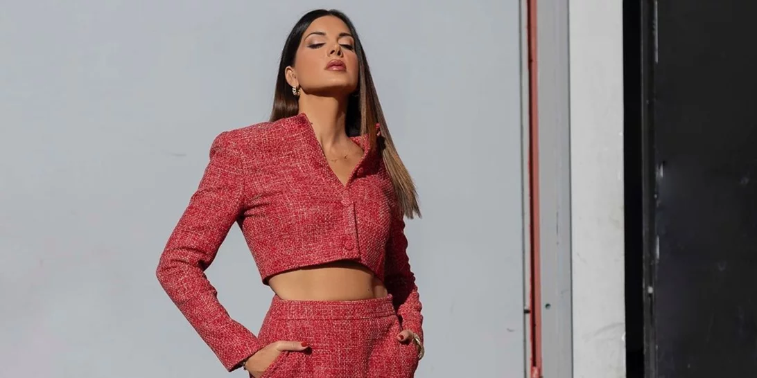 Σταματίνα Τσιμτσιλή | Με μπορντό mini skater dress και leopard mules