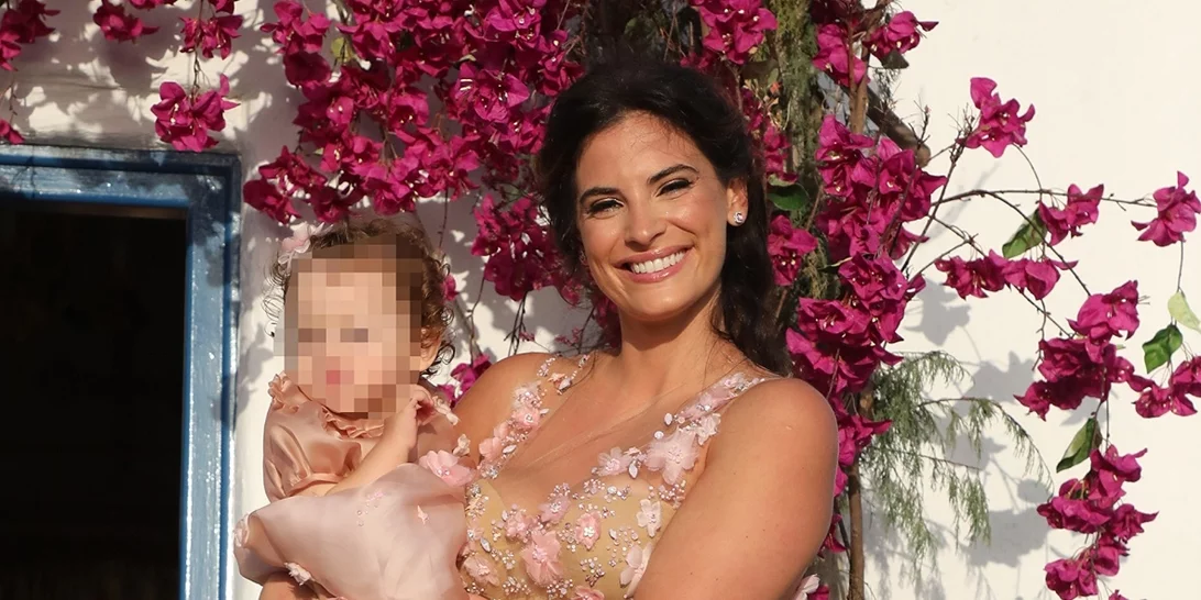 Χριστίνα Μπόμπα | Το μακιγιάζ της στη βάπτιση των διδύμων μοιάζει βγαλμένο από σελίδες high fashion περιοδικού