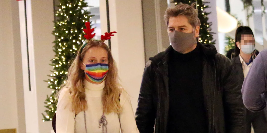 Αλέξανδρος Μπουρδούμης – Λένα Δροσάκη | Η τελευταία τους οικογενειακή βόλτα πριν την αλλαγή του χρόνου με χριστουγεννιάτικη διάθεση