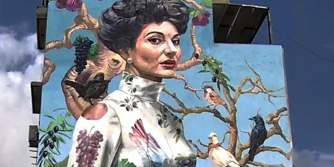 Όταν η Καλαμάτα γίνεται το πρόσωπο της Μ. Κάλλας - Η τοιχογραφία που διεκδικεί τον παγκόσμιο τίτλο του 2025