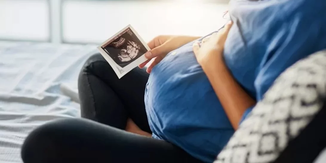 Η εγκυμοσύνη μας γερνάει; Τι δείχνει νέα μελέτη