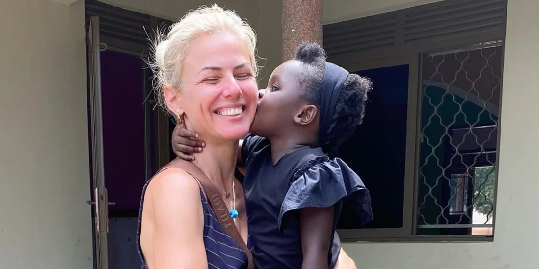 Χριστούγεννα στην παραλία για τη Χριστίνα Κοντοβά | Το ταξίδι με τη μικρή Ada στην Τανζανία