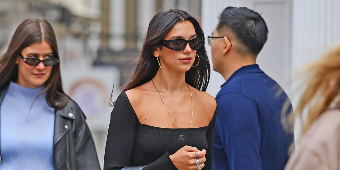 Οι μπότες που δεν αποχωρίζεται ποτέ η Dua Lipa