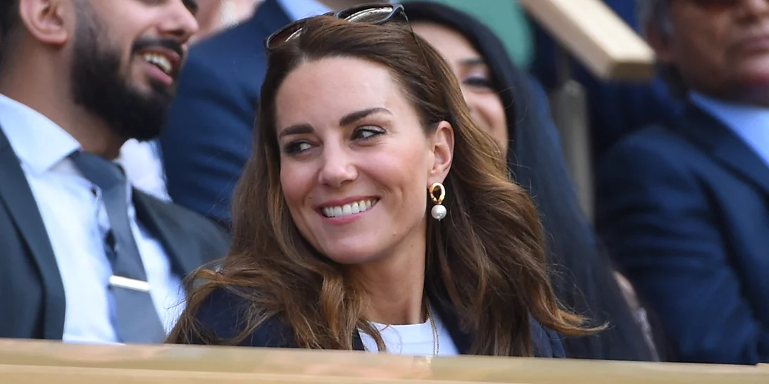 Υπέροχη στα μωβ η πριγκίπισσα Kate στο Wimbledon - Μαζί της η 9χρονη Charlotte