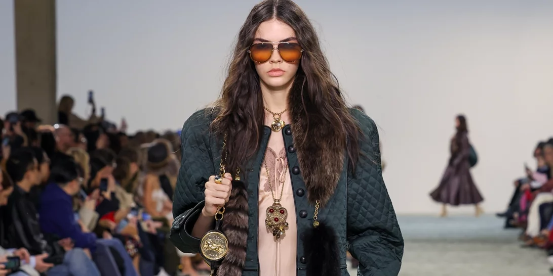 Αυτά είναι τα χρώματα που πρωταγωνιστούν στη μόδα τη σεζόν Φθινόπωρο/Χειμώνας 2025-2026