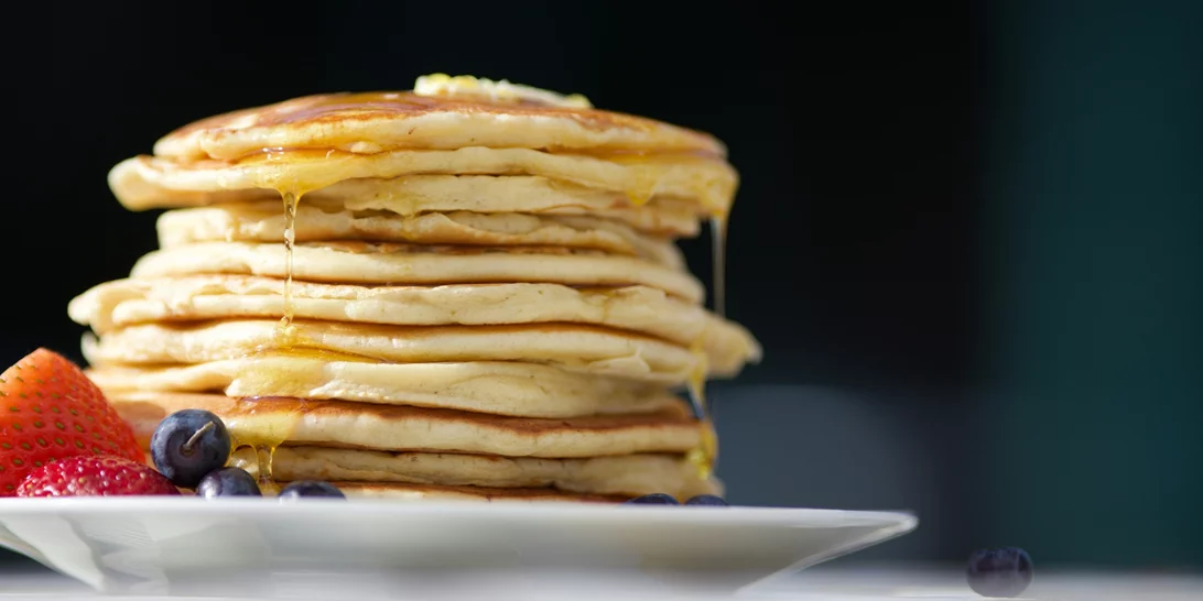 Η μόνη συνταγή για αφράτα pancakes που χρειάζεσαι | Έτοιμα σε 15 λεπτά με λίγα υλικά