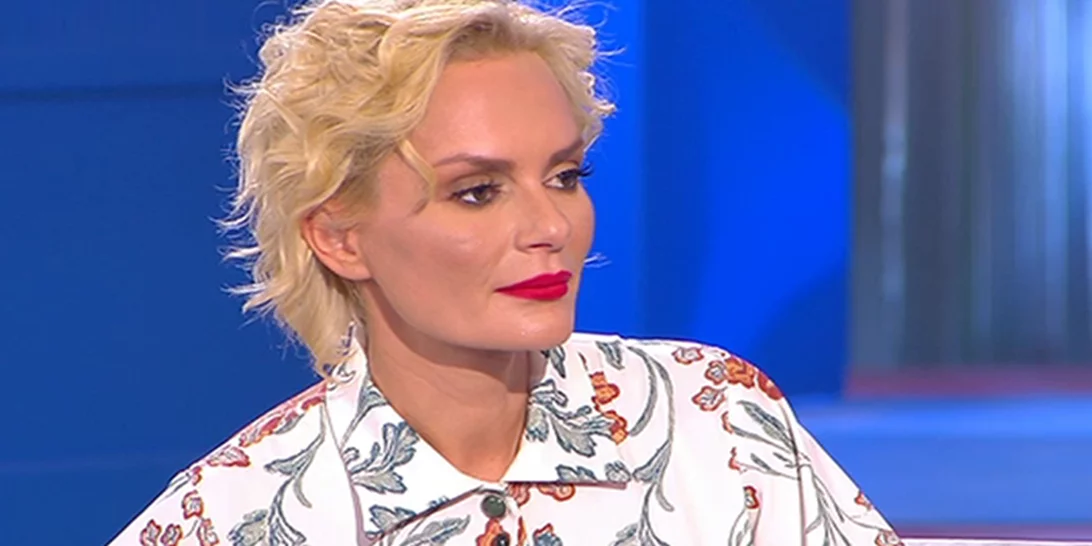 "Βαριέμαι εσένα που νομίζεις ότι είσαι κάτι σημαντικό! Φτάνει"