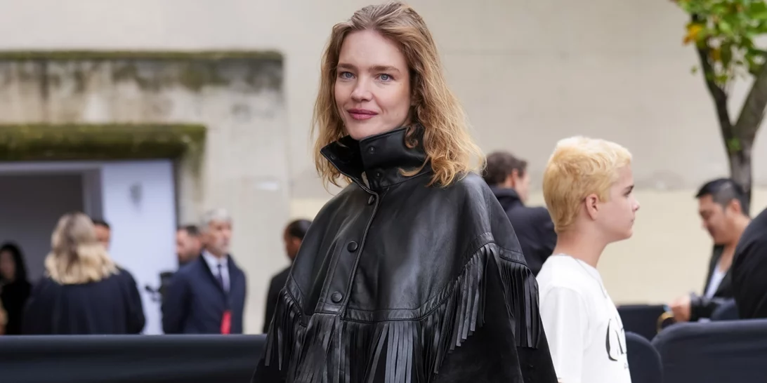 Ψηλές, κροκό, μπορντό | Το απόλυτο ζευγάρι μπότες για τα Χριστούγεννα του 2024