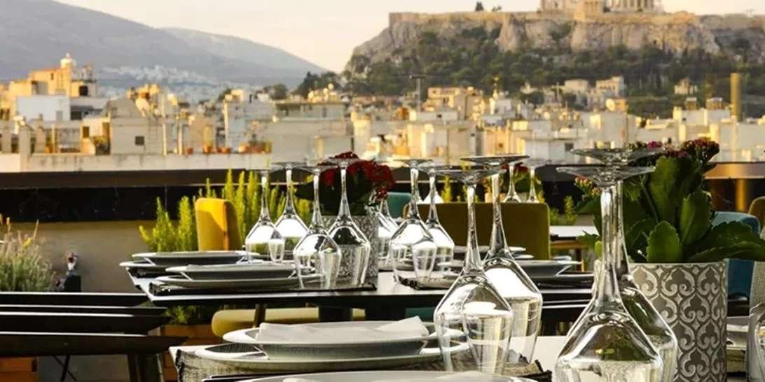 Ρεβεγιόν Πρωτοχρονιάς στο Wyndham Grand Athens, εκεί όπου η θέα είναι πανοραμική και η γεύση γιορτινή