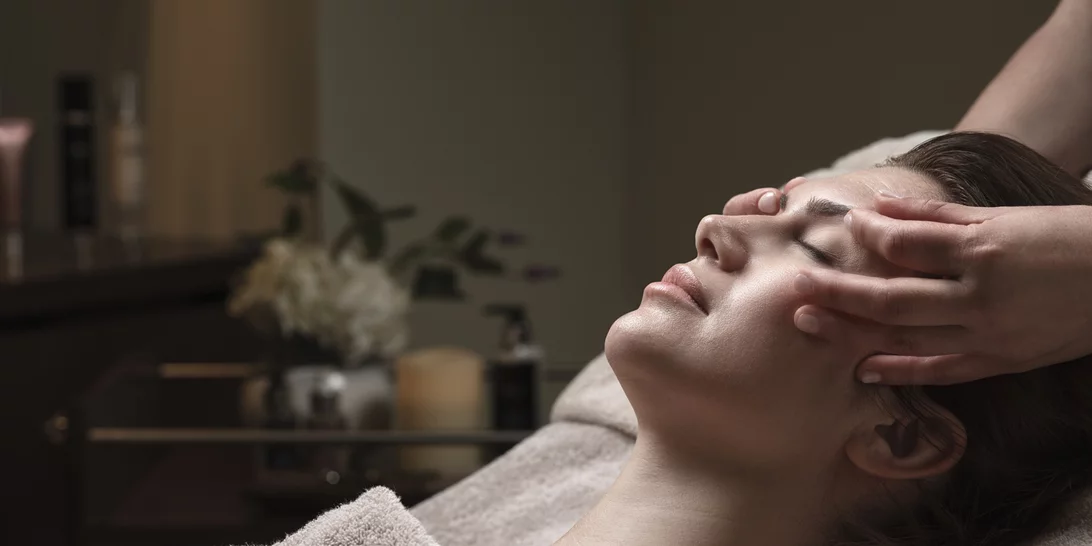 Δοκίμασα το δημοφιλές facial που έκανε το πρόσωπό μου να δείχνει πιο ξεκούραστο και αναζωογονημένο στη στιγμή