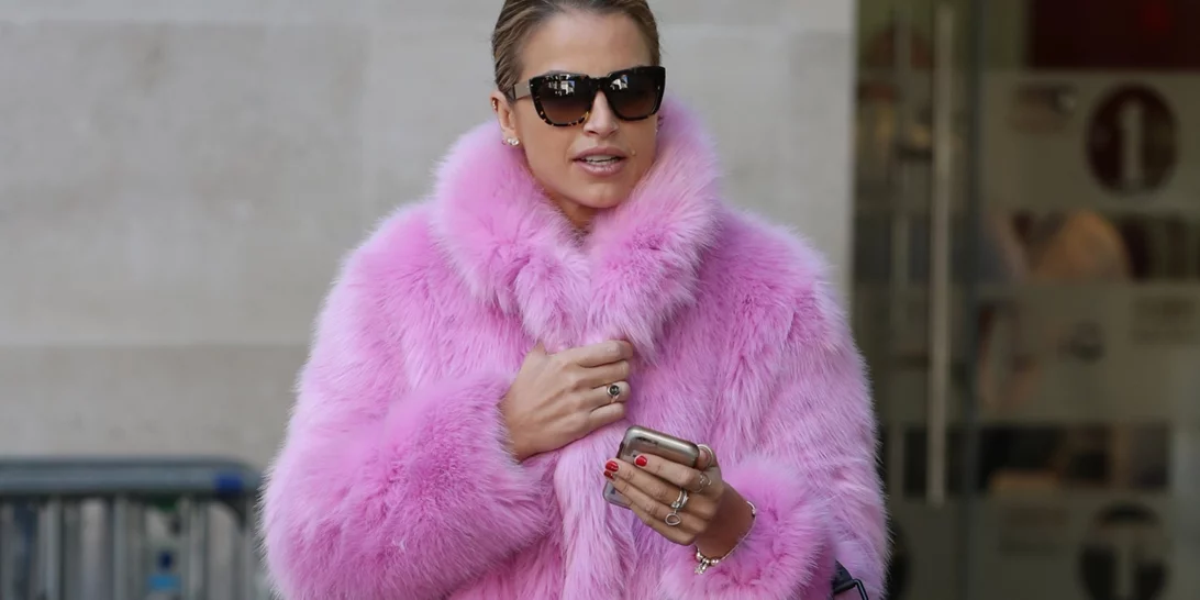 Το παλτό που κάνει κάθε χειμερινό outfit να φαίνεται fabulous