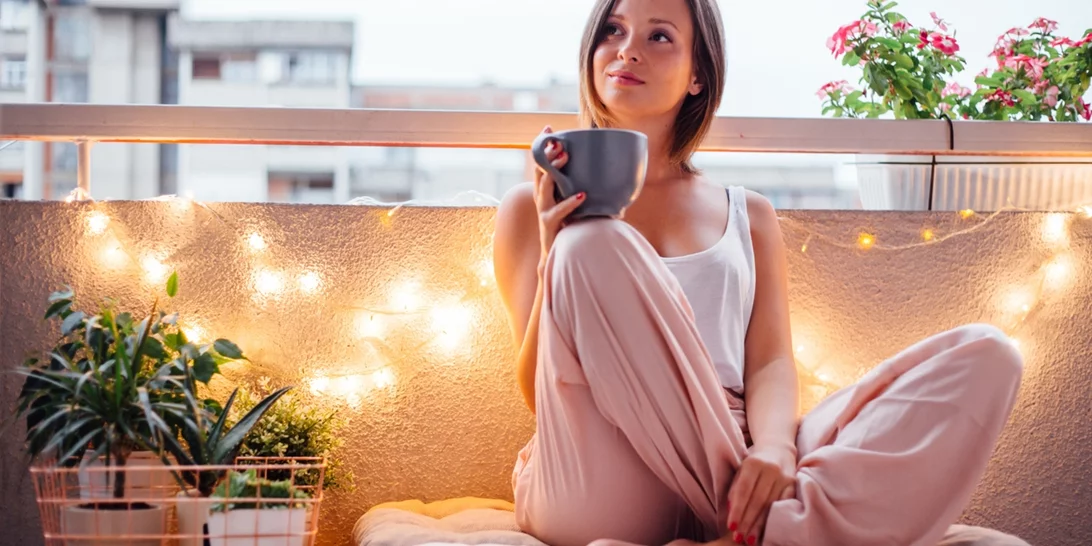 Τι λέει η ψυχολογία για εσένα που θέλεις να περνάς το Σαββατοκύριακο στο σπίτι