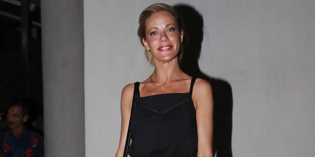 Καλοκαίρι στο γραφείο | Η Ζέτα Μακρυπούλια δημιούργησε το κατάλληλο look με Zara φόρεμα