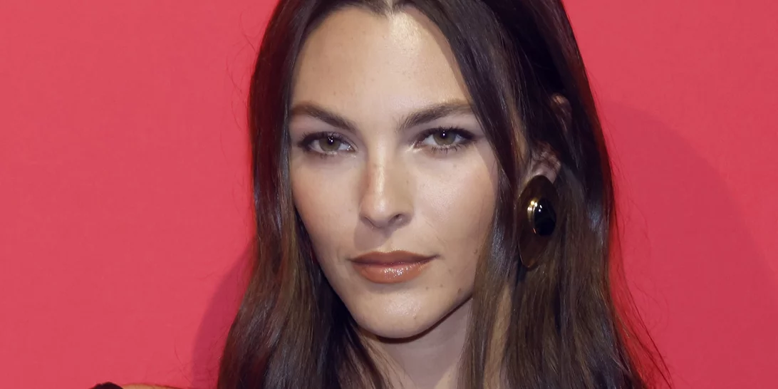 3 highlighter sticks κάτω από 20 ευρώ για να πετύχεις το αστραφτερό "glass skin"