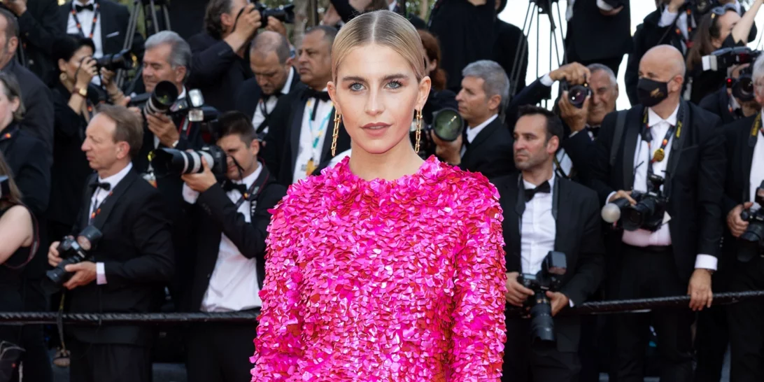 Τα πιο chic ψηλοτάκουνα πέδιλα που θα σε συντροφεύσουν στα cocktail nights του καλοκαιριού