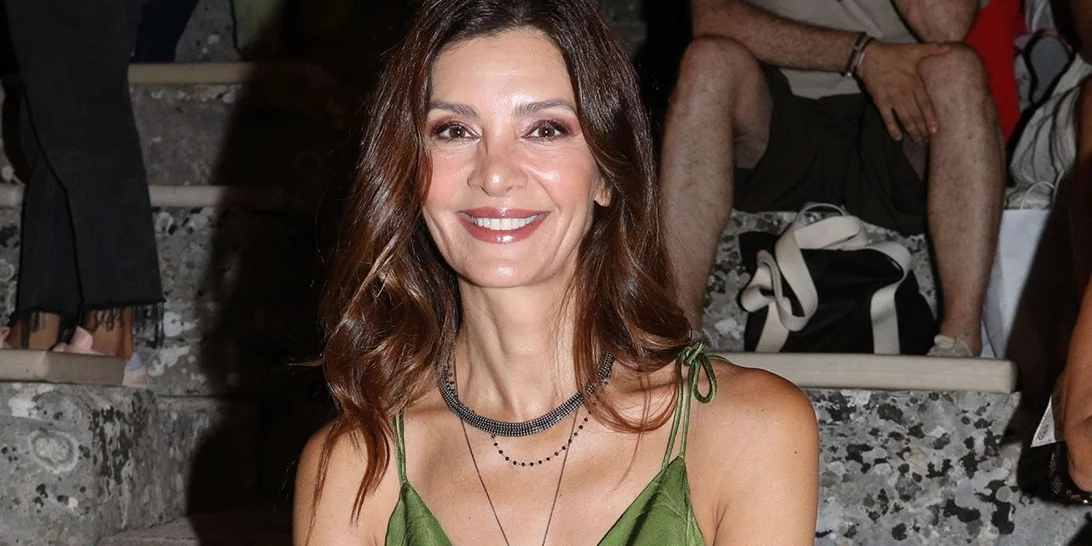 12 Ελληνίδες celebrities άνω των 50 που επιμένουν στα μακριά μαλλιά και "σπάνε" τα στερεότυπα