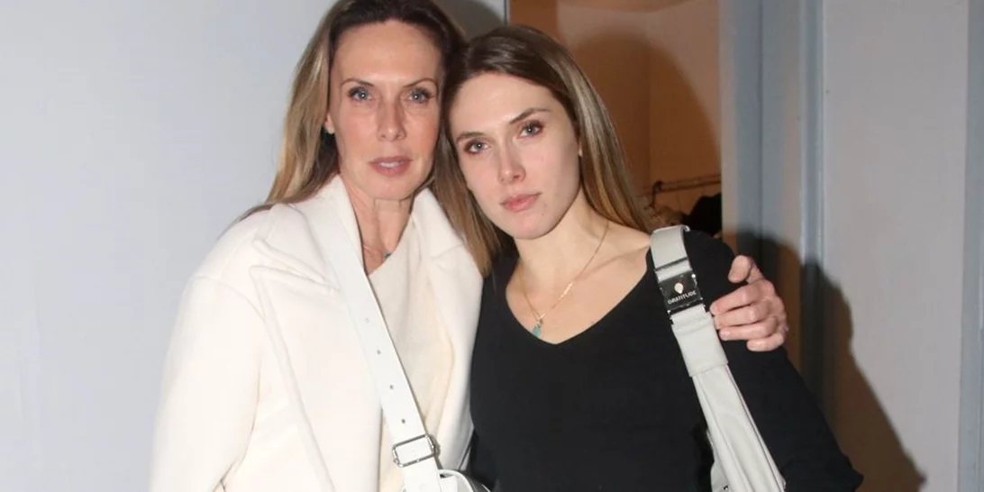 Εβελίνα Παπούλια | Στο πλευρό της κόρης της, Αφροδίτης, στη θεατρική της πρεμιέρα