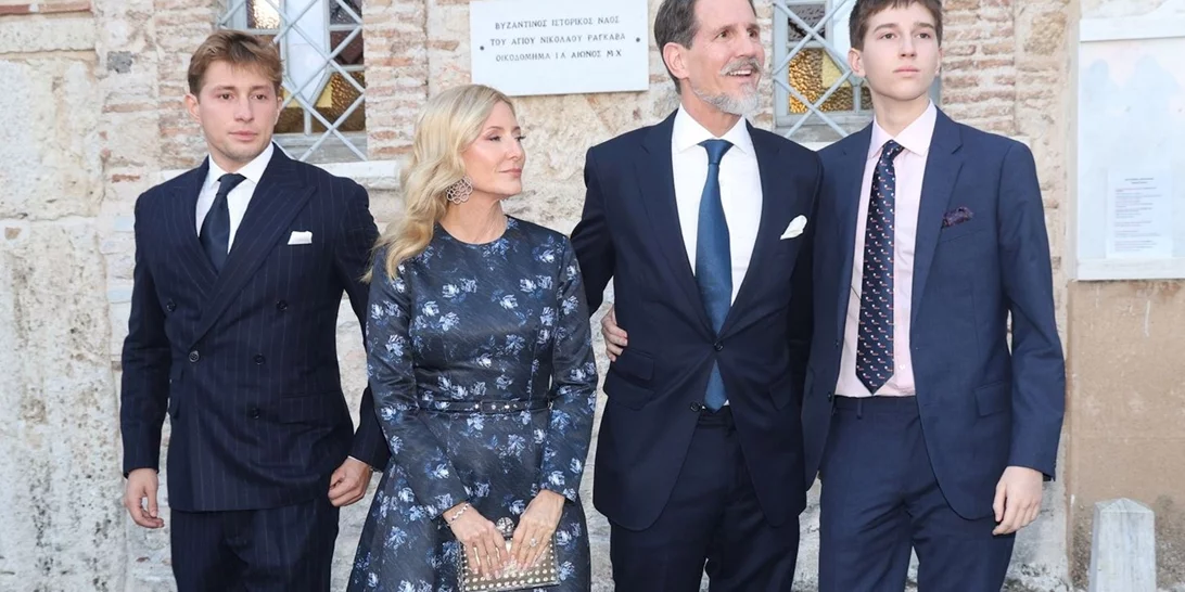 Ποιος James Dean; Ο Κωνσταντίνος Αλέξιος Ντε Γκρες ποζάρει με "αέρα" σταρ πάνω στη μηχανή του