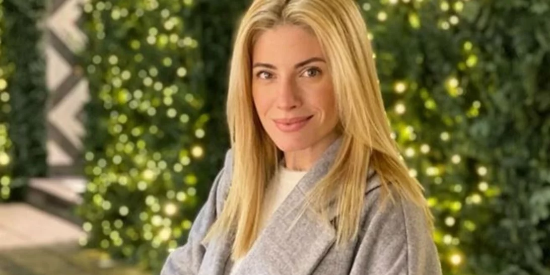 Η Ευαγγελία Αραβανή στο σπίτι της | Τα minimal έπιπλα και το λευκό πιάνο με ουρά