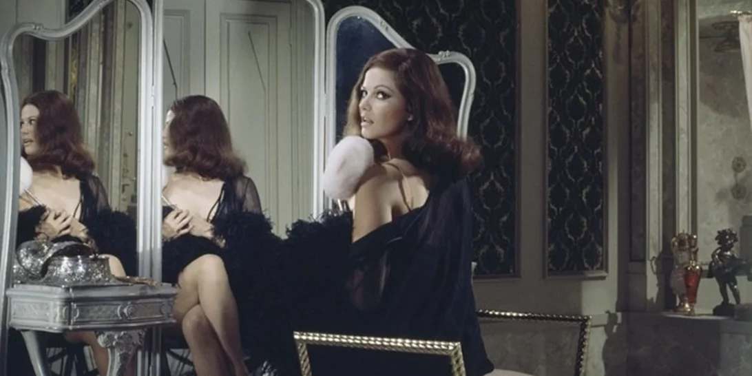 55 χρόνια πριν | Η Claudia Cardinale με το πιο διαχρονικό φόρεμα πλάι στον Alain Delon