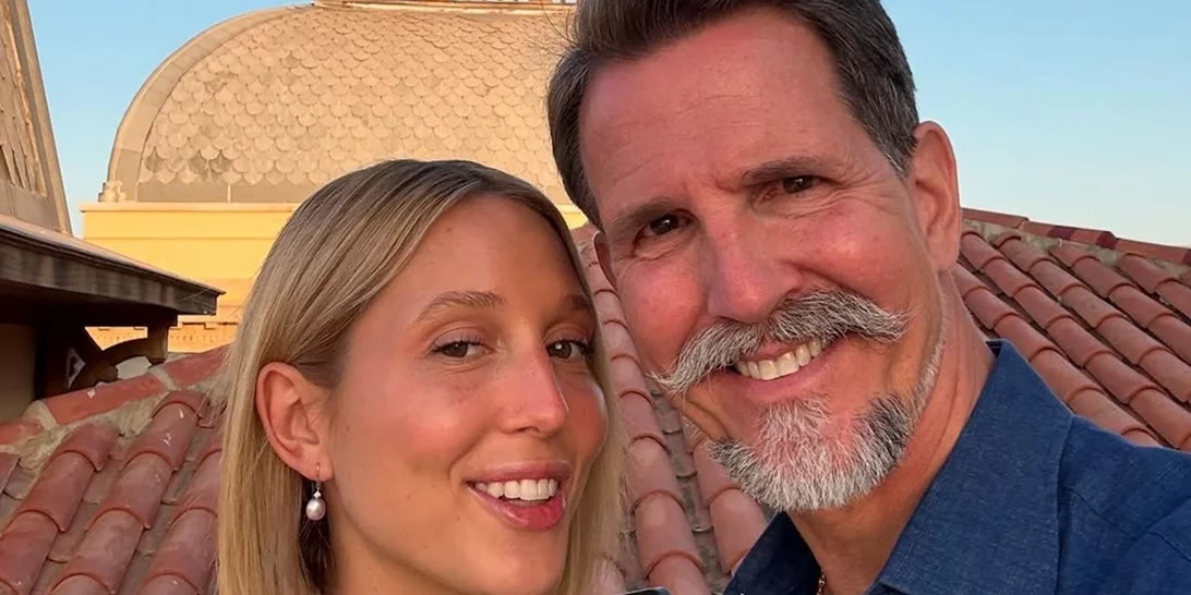 Pirate vibes | Ο Παύλος Ντε Γκρες σε παμπ, πίνει μαύρη μπύρα παρέα με την κόρη του Μαρία Ολυμπία